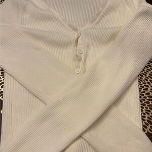 Aeropostale Women's V-Neck Sweater in Cream